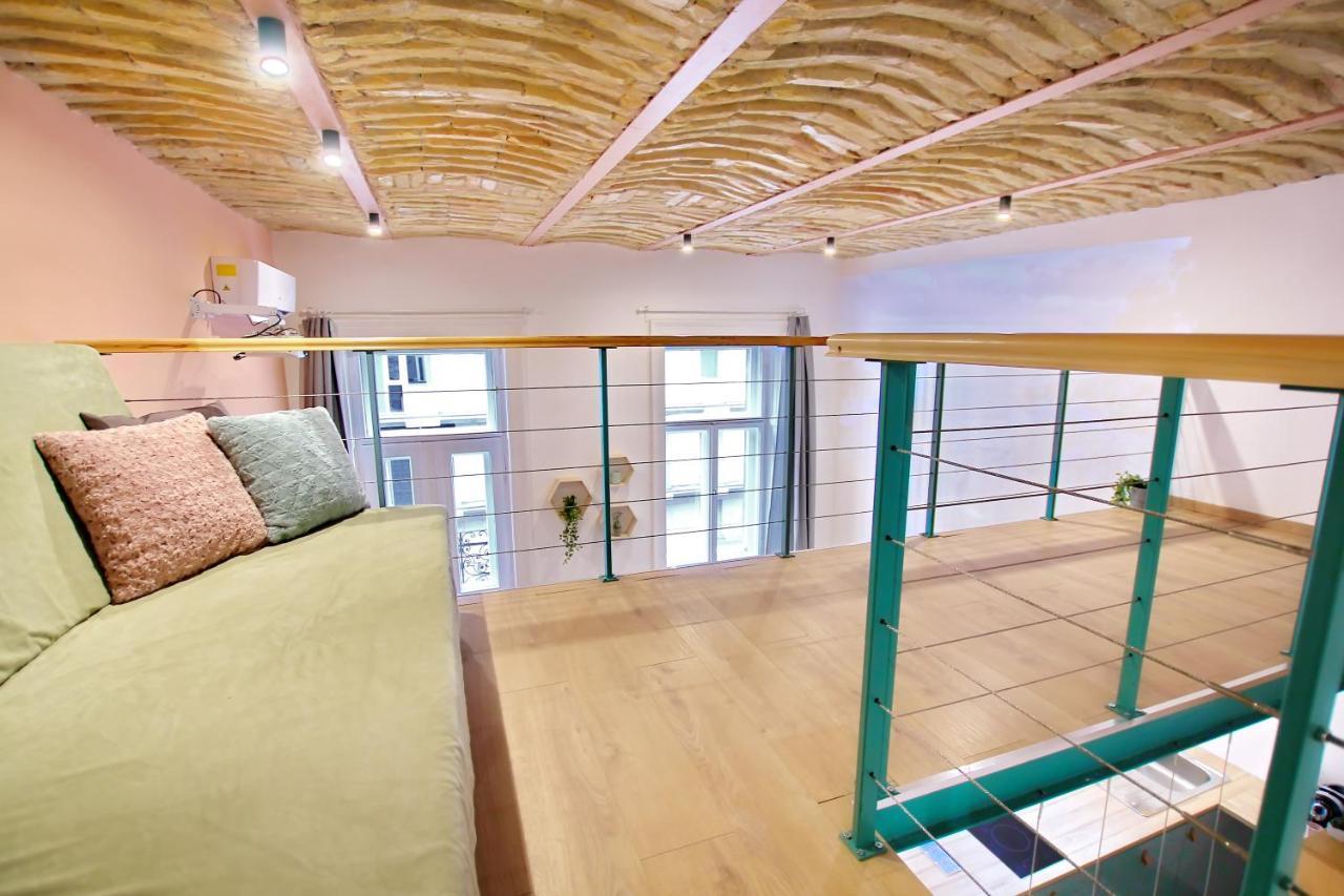 Awesome Budapest Downtown Studio W Balcony & Free Private Parking — Photos 3