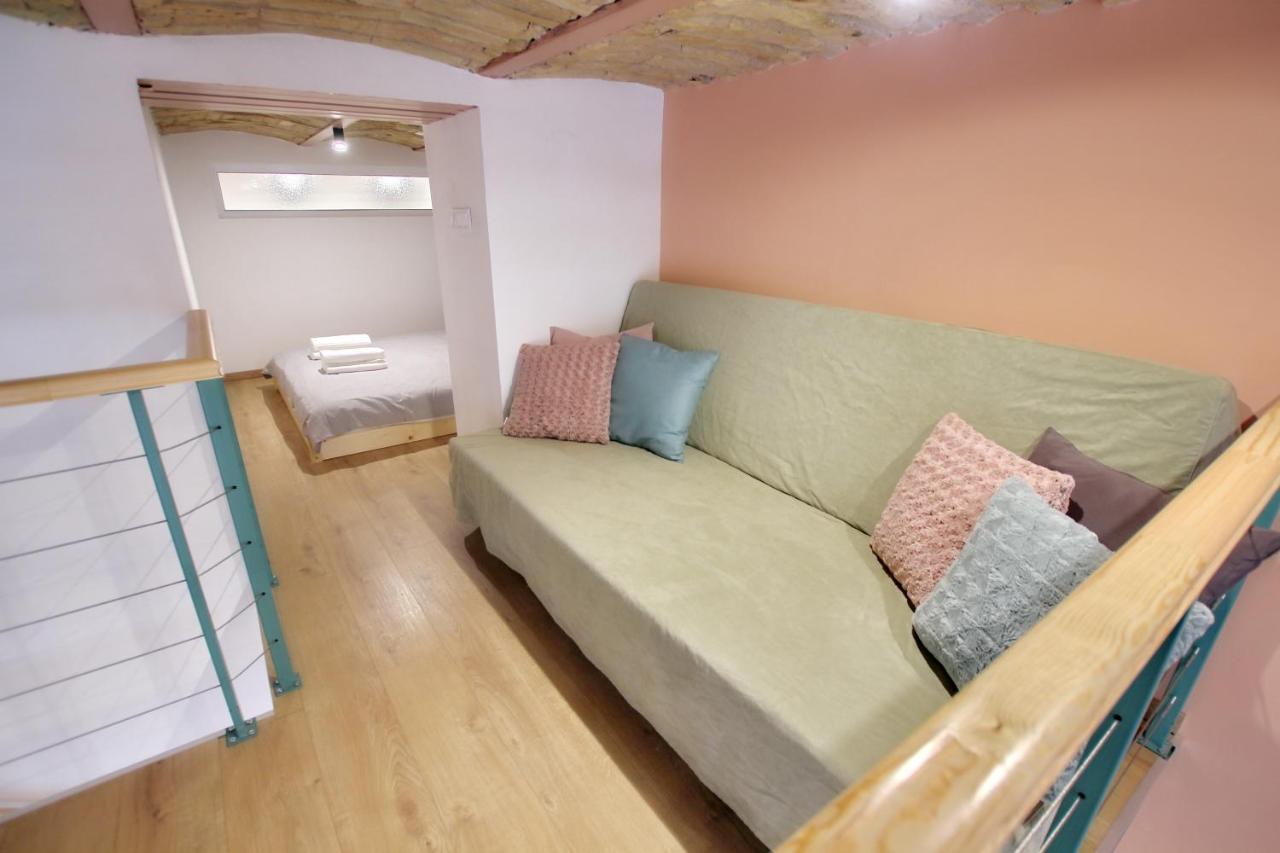 Awesome Budapest Downtown Studio W Balcony & Free Private Parking, Budapest